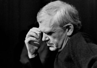 «Ο ακρωτηριασμός της Δύσης», το καινούργιο βιβλίο του Μίλαν Κούντερα