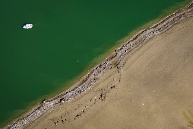 Ελβετία: Η στάθμη του νερού σε τέσσερις μεγάλες λίμνες είναι στα πιο χαμηλά επίπεδα για τον μήνα Αύγουστο