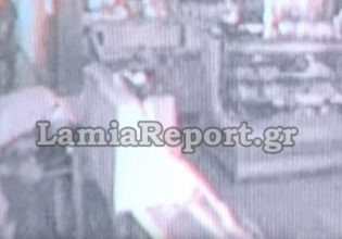 Λαμία: Καρέ-καρέ η διάρρηξη ζαχαροπλαστείου – Πήραν χρήματα, ποτά και γλυκά