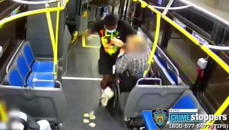 Νέα Υόρκη: Ντροπιαστικό περιστατικό – Άνδρας λήστεψε ανάπηρο
