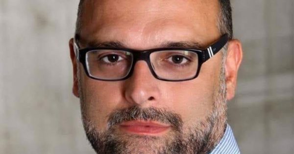 «Ο Θανάσης δεν είναι απλά στιχουργός, είναι ατόφιος ποιητής»