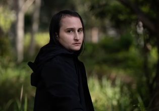 Γυναίκα μηνύει ψυχίατρο που ενέκρινε φυλομετάβαση μετά από μία μόνο συνάντηση