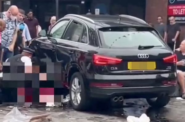 Λονδίνο: Αυτοκίνητο έπεσε πάνω σε πεζούς – Τουλάχιστον πέντε τραυματίες