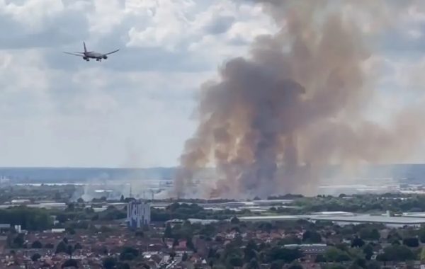 Βρετανία: Μεγάλη φωτιά κοντά στο αεροδρόμιο Χίθροου