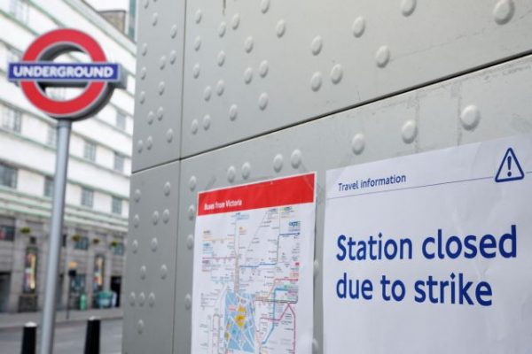 Απεργίες στη Βρετανία: Παραλύει το δίκτυο μεταφορών του Λονδίνου