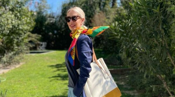 Μαρία Μπακοδήμου: Πόζες με μαγιό στην παραλία χωρίς ρετούς