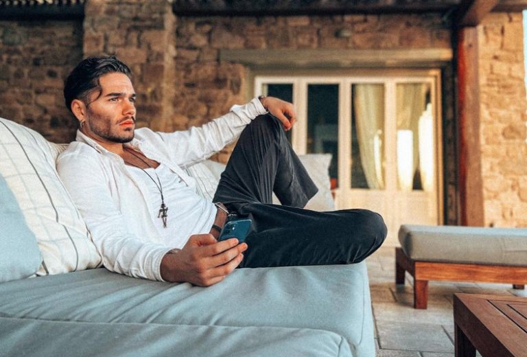 Χρήστος Μάστορας: Σε σχέση με γνωστό μοντέλο – Το ταξίδι που αποκάλυψε τη σχέση τους