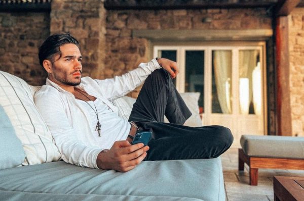 Χρήστος Μάστορας: Σε σχέση με γνωστό μοντέλο – Το ταξίδι που αποκάλυψε τη σχέση τους