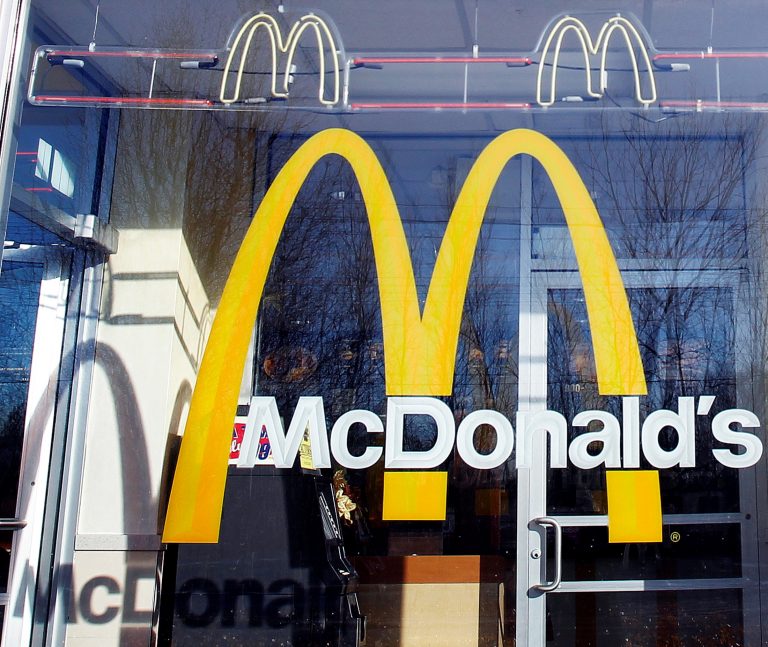 McDonald’s: Ξανανοίγει τα καταστήματά της στην Ουκρανία