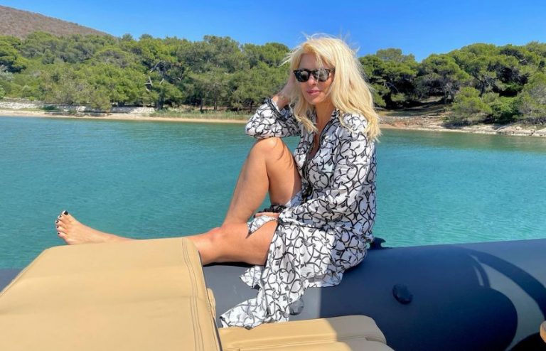 Ελένη Μενεγάκη: Μετά την Άνδρο στο Ιόνιο για tour με το φουσκωτό