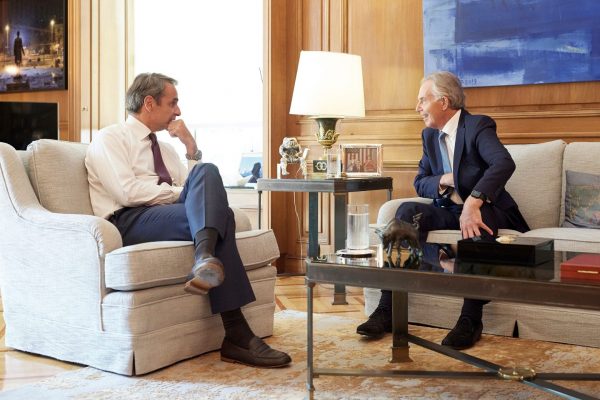 Στο Μαξίμου ο Τόνι Μπλερ – Τι συζήτησε με Μητσοτάκη