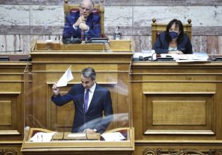 Μητσοτάκης προς Τσίπρα: Εγώ δεν γνωρίζω ποιον παρακολουθεί η ΕΥΠ – Επί των ημερών σας γνωρίζατε;