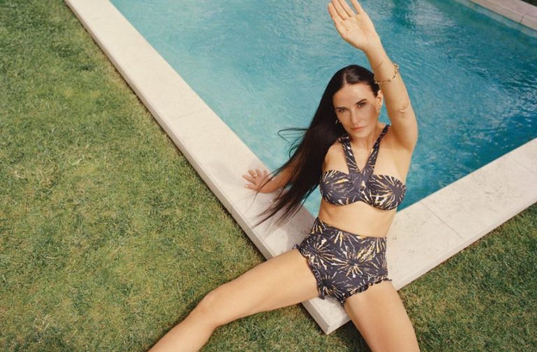 Ντέμι Μουρ: Ξετρελαμένη με την Ελλάδα – Νέες φωτογραφίες από τις διακοπές της