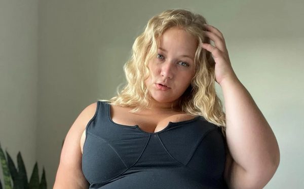 Διχάζει το διαδίκτυο διαφήμιση plus size μοντέλου – Γκρινιάζουν γιατί… «κανονικοποιεί την παχυσαρκία»