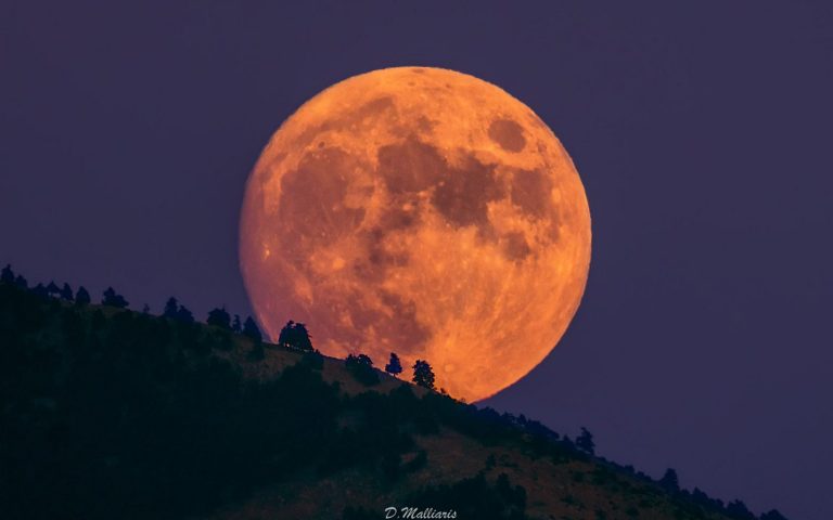 Το τελευταίο «μάθημα» του Διονύση Σιμόπουλου για το Αυγουστιάτικο Φεγγάρι