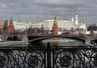 Πόλεμος στην Ουκρανία: Διχασμένοι οι Ρώσοι – Για άλλους «θλιβερή», για άλλους «αναγκαία» η εισβολή