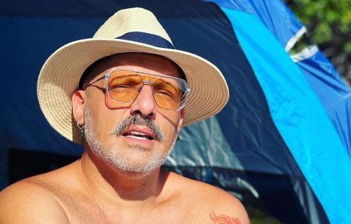 Η Ναταλία Γερμανού βρήκε τον σωσία του Νίκου Μουτσινά – Η επική αντίδρασή του