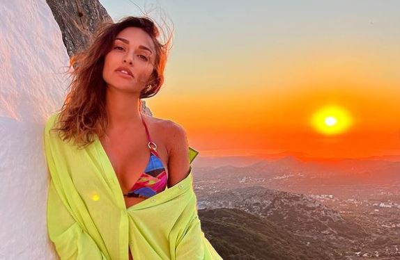 Ναυσικά Παναγιωτακοπούλου: Ανοιχτό μπουρνούζι και χωρίς εσώρουχο προκάλεσαν πανζουρλισμό