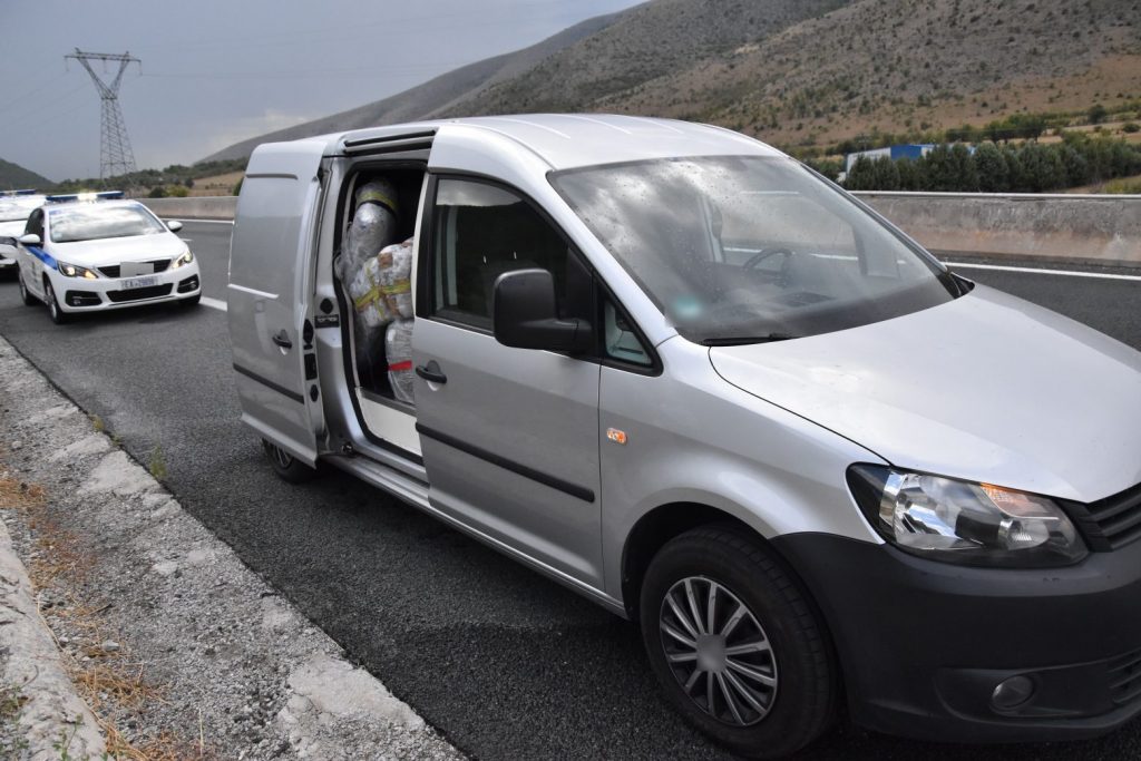Κοζάνη: Φορτηγάκι με 300 κιλά χασίς… έμεινε στην Εγνατία Οδό – Αναζητείται ο οδηγός