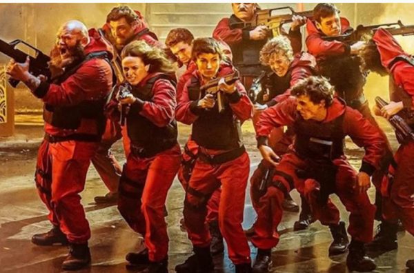 Το Netflix γιορτάζει τον Δεκαπενταύγουστο στο χωριό με Casa de Papel