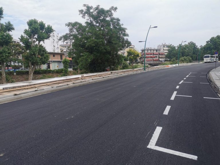 Τρίκαλα: Τα έσοδα των παρκόμετρων «γίνονται» δωρεάν κιλοβατόρες για τα ευάλωτα νοικοκυριά