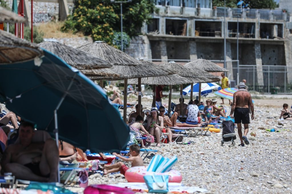 Χαλκιδική: Συλλήψεις για κλοπές σε ΙΧ – Τα «ρήμαζαν» όσο ήταν σταθμευμένα σε παραλίες