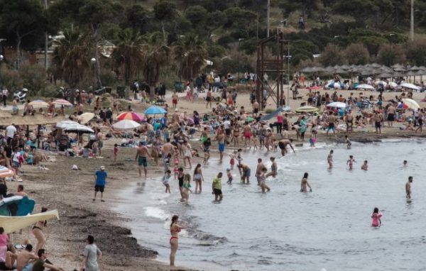 Καιρός: Μίνι καύσωνας έως το Σάββατο – «Βουτιά» 10 βαθμών από την Κυριακή