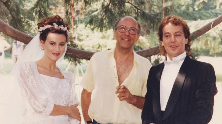 Το παρασκήνιο του πρώτου γάμου του Γιάννη Πάριου: Η μητέρα του δεν τον ενέκρινε – Oι απειλές της