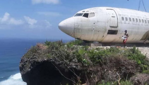 Πώς βρέθηκε στη μέση του Μπαλί ένα Boeing 737;