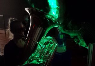 Κοροναϊός: Μελετώντας τις διαδρομές του σε μια ορχήστρα