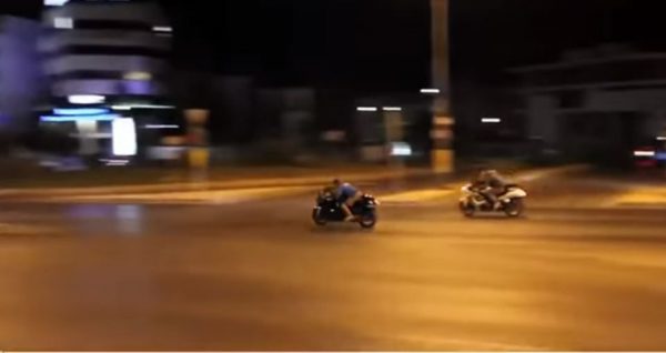 Αθήνα: Οι άδειοι δρόμοι γίνονται πίστες για κόντρες – Τρέχουν με 160