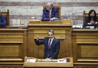 Υποκλοπές: Σε εξέλιξη η σύγκρουση κορυφής στη Βουλή – Η τριτολογία Μητσοτάκη