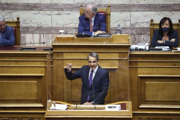 Υποκλοπές: Σε εξέλιξη η σύγκρουση κορυφής στη Βουλή – Η τριτολογία Μητσοτάκη