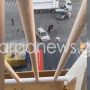Λιμάνι Πειραιά: Αργοπορημένος επιβάτης σκαρφαλώνει στον καταπέλτη για να προλάβει το πλοίο