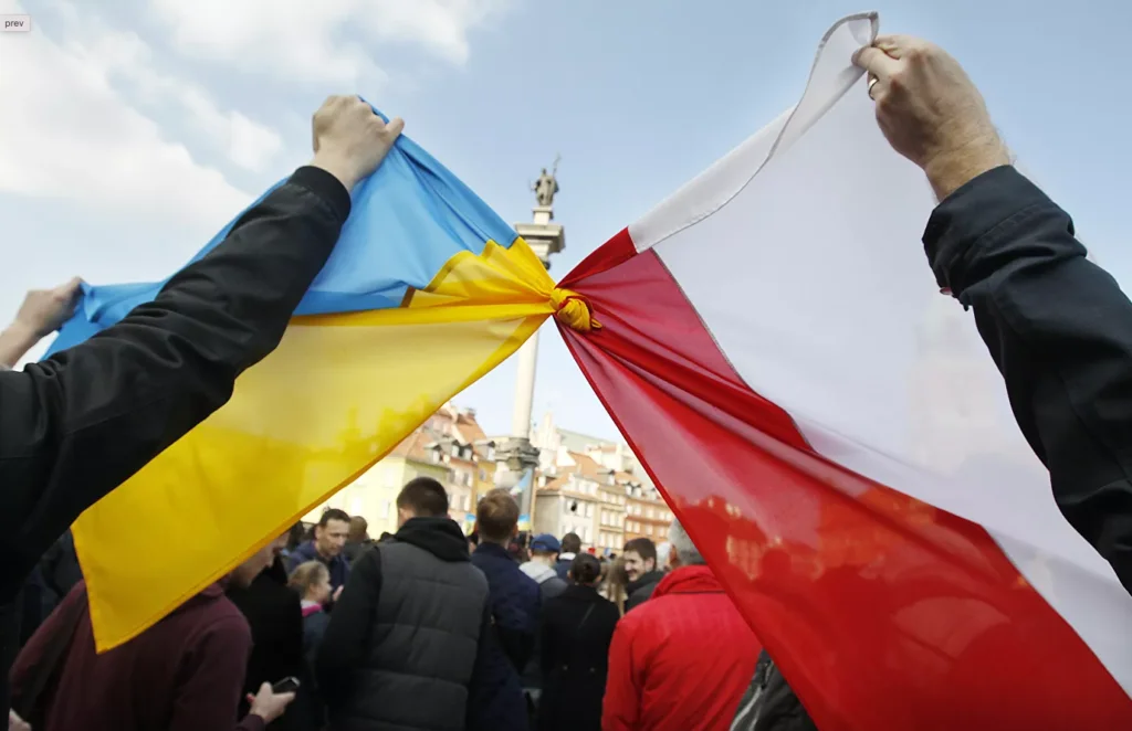 Ρωσικά ΜΜΕ: Πώς η Πολωνία «καταλαμβάνει» σταδιακά την Ουκρανία