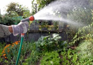 Βρετανία: Απαγορεύεται η χρήση λάστιχων ποτίσματος λόγω ξηρασίας