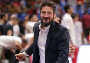 «Η γυναίκα μου λέει πώς γίνεται οι παίκτες να ακούν έναν… ηλίθιο σαν κι εμένα»