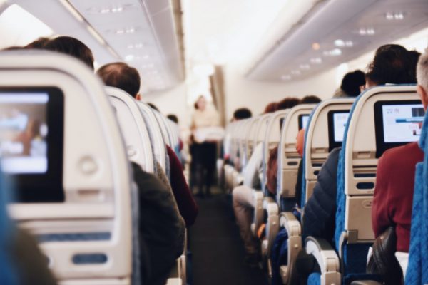 Κρήτη: Κάπνιζε στην τουαλέτα του αεροπλάνου – Πανικός σε πτήση