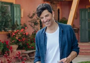 Σάκης Ρουβάς: Ζήλεψε τη δόξα του αδερφού του και μαγείρεψε μακαρόνια χωρίς κιμά [Βίντεο]