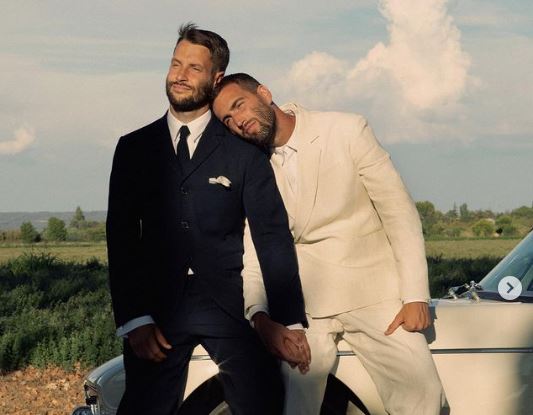 Ο σχεδιαστής Simon Jacquemus παντρεύτηκε τον Marco Maestri σε μία υπέροχη τελετή στη Νότια Γαλλία