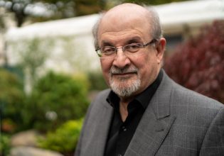 Ιράν: Ο συντηρητικός Τύπος συγχαίρει τον δράστη της επίθεσης κατά του Σαλμάν Ρούσντι