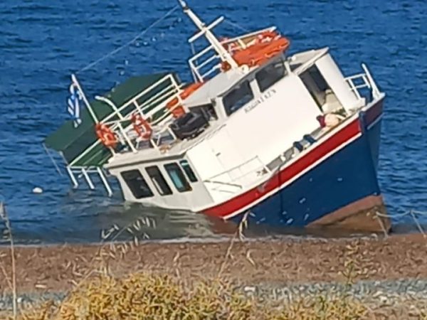 Σαμοθράκη: Περιηγητικό σκάφος με επιβάτες έπεσε σε βράχια και βούλιαξε