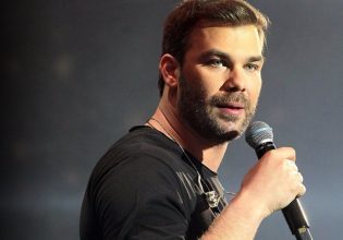 Έξαλλος ο Σαμπάνης με τις φήμες για τη διακοπή της συναυλίας του – Το σοβαρό πρόβλημα υγείας και οι μηνύσεις