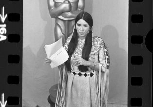 H Αμερικανική Ακαδημία ζητά συγγνώμη στην Σατσίν Λιτλφέδερ για την προσβολή της ομιλίας της στα Όσκαρ το 1973