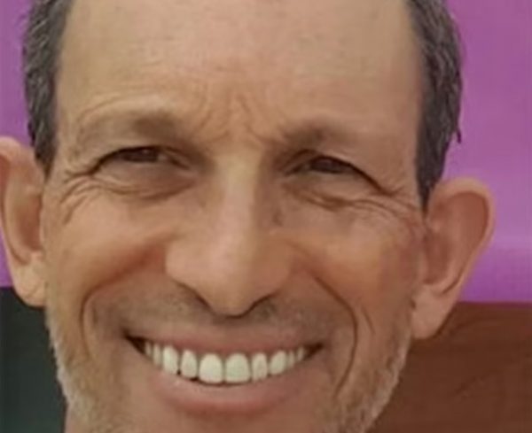 Άνδρας πίνει εδώ και 20 χρόνια τα ούρα του για πρωινό και αυτά έχει να πει