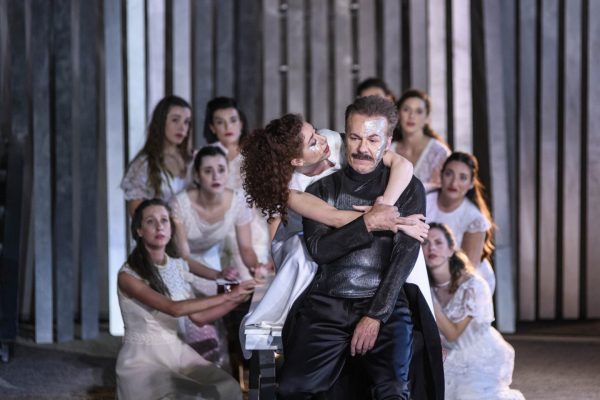 Αυλαία στην Επίδαυρο με την συγκλονιστική «Ιφιγένεια εν Αυλίδι» – Ενθουσίασε κοινό και κριτικούς