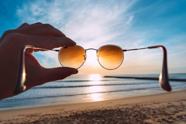 Πώς θα διαλέξεις τα τέλεια γυαλιά ηλίου online