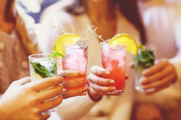 Υγρές θερμίδες: Ποια ποτά θα σας παχύνουν πριν το καταλάβετε