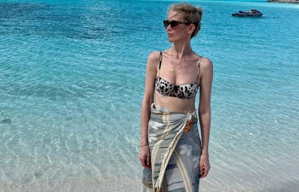 Κλόντια Σίφερ: Για διακοπές στις Σπέτσες το πασίγνωστο μοντέλο – «Η Ελλάδα φώναζε το όνομά μου»