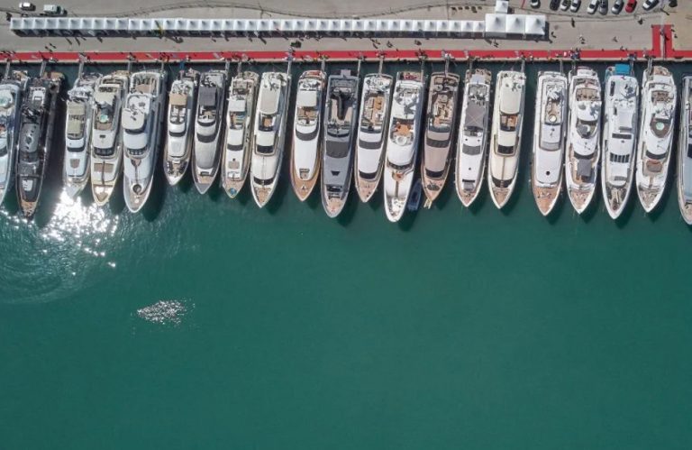 Καλαμάτα: Έκλεψαν βενζίνη από σκάφη και γέμισαν αυτοκίνητο